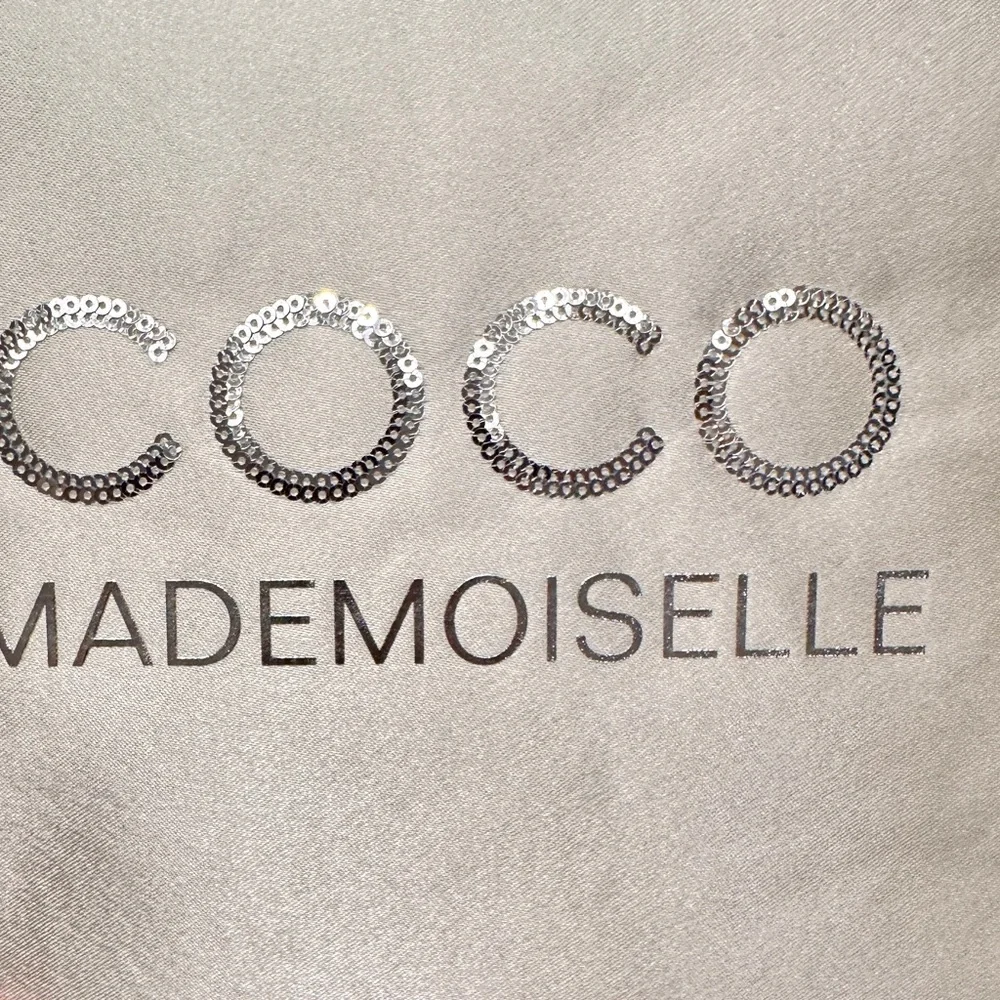 CHANEL NIB COCO Mademoiselle Cream Satin Makeup Bag/Clutch Perfume Bottle Charm